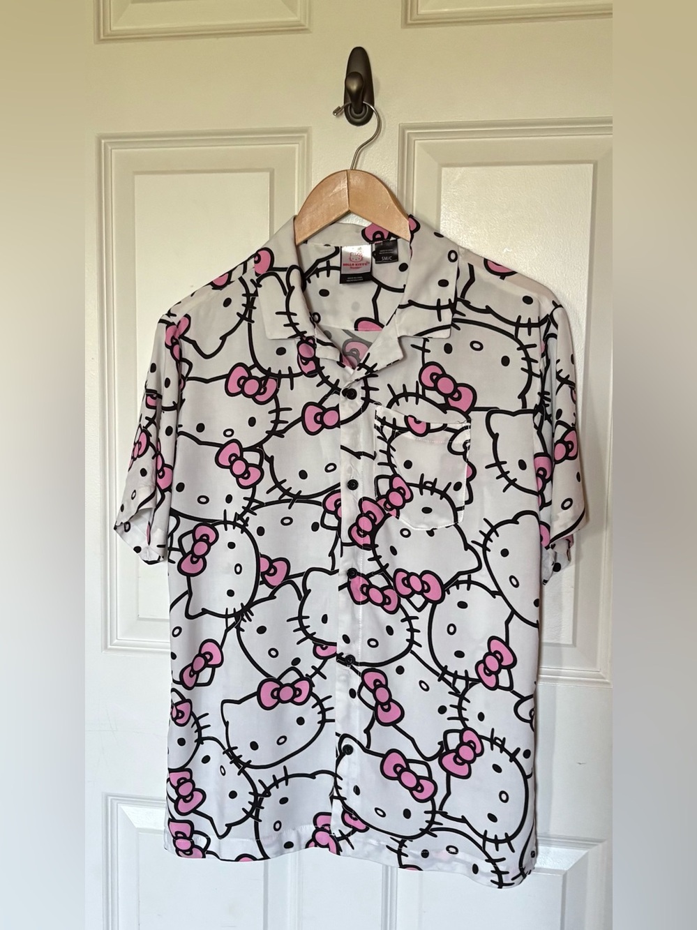 Men’s Sanrio Hello Kitty Button Down Shirt